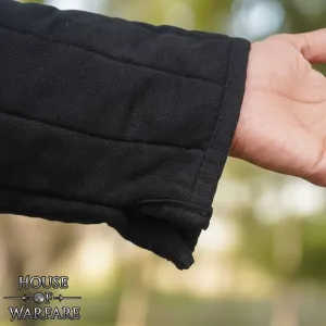 Middeleeuwse gewatteerde gambeson, zwart